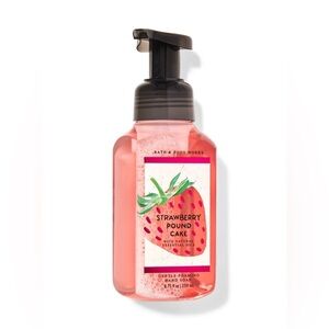 575. Bath & Body Works Strawberry Pound Cake Foaming Hand Soap 8.75 oz